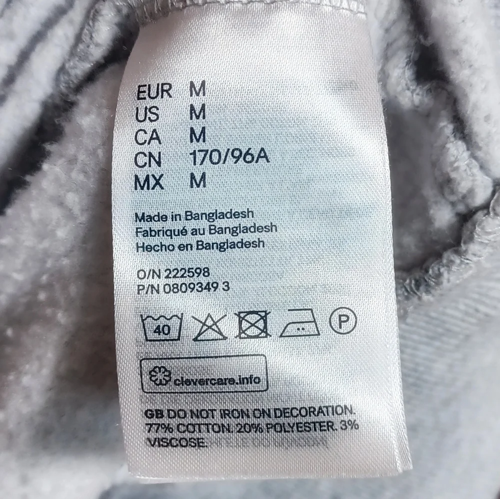 H&M Friends TV Show Logo Unisex Gray Sweatshirt Size Medium Cozy Cotton Blend - Picture 6 of 9